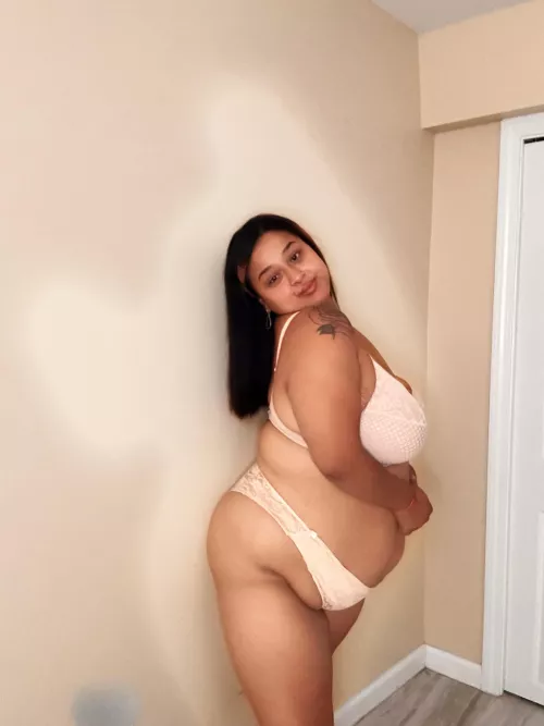 Am I your type ? 🥵💦 by Badlulbihhxo