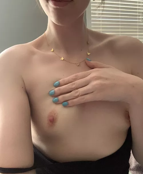 blue nails and pink nipples by themaryfairyy