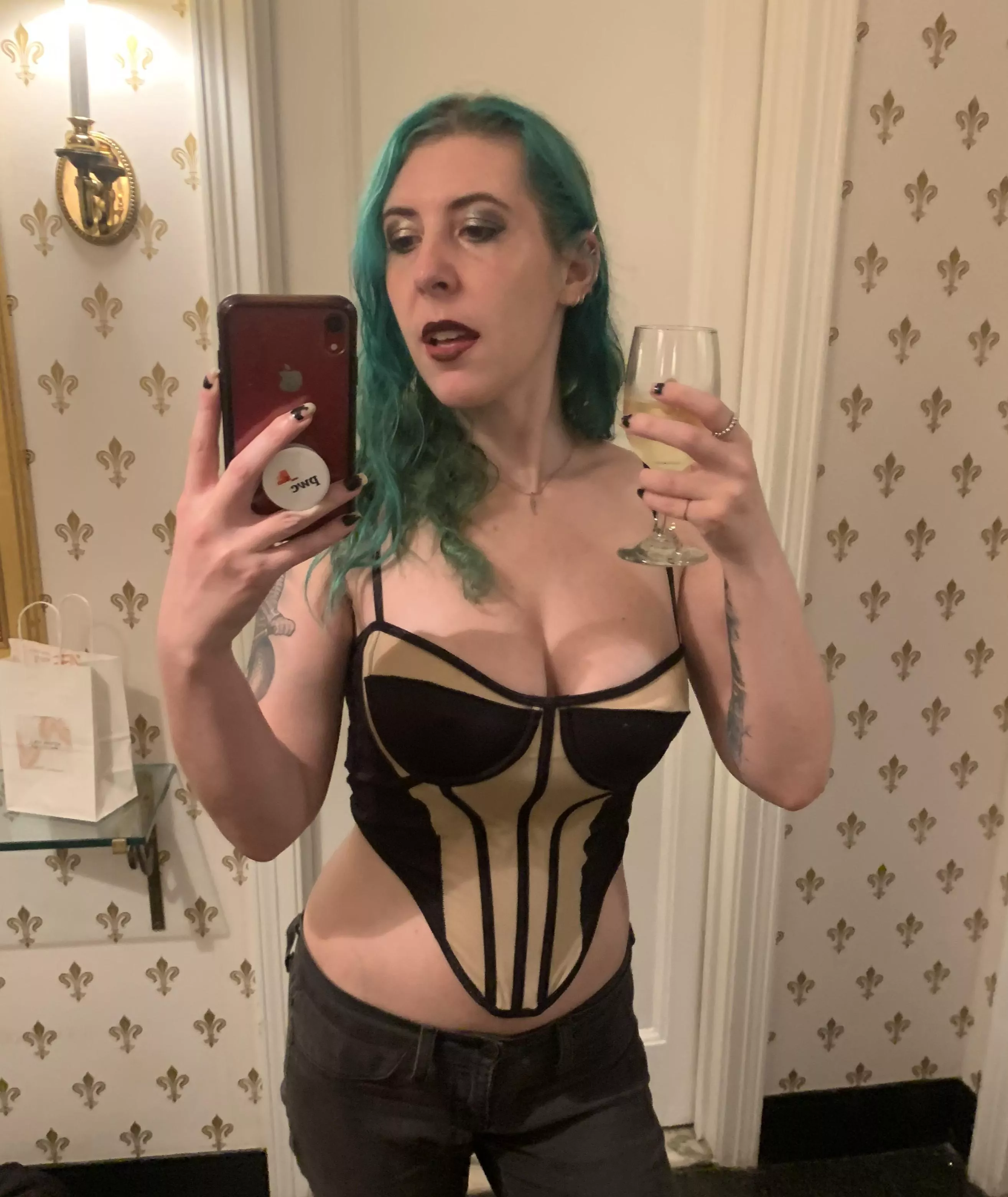 Champagne selfie posted by sirenskiss3