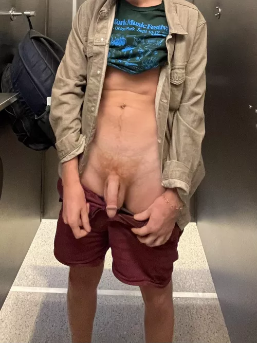 Had a long layover at the airport… by cbcbus