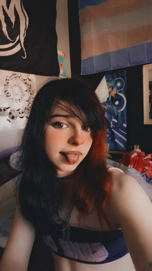 Hi your local emotional support trans girl here to give out some hugs ❤️🖤❤️🖤❤️🖤❤️🖤❤️ by Anastasia_Motionless