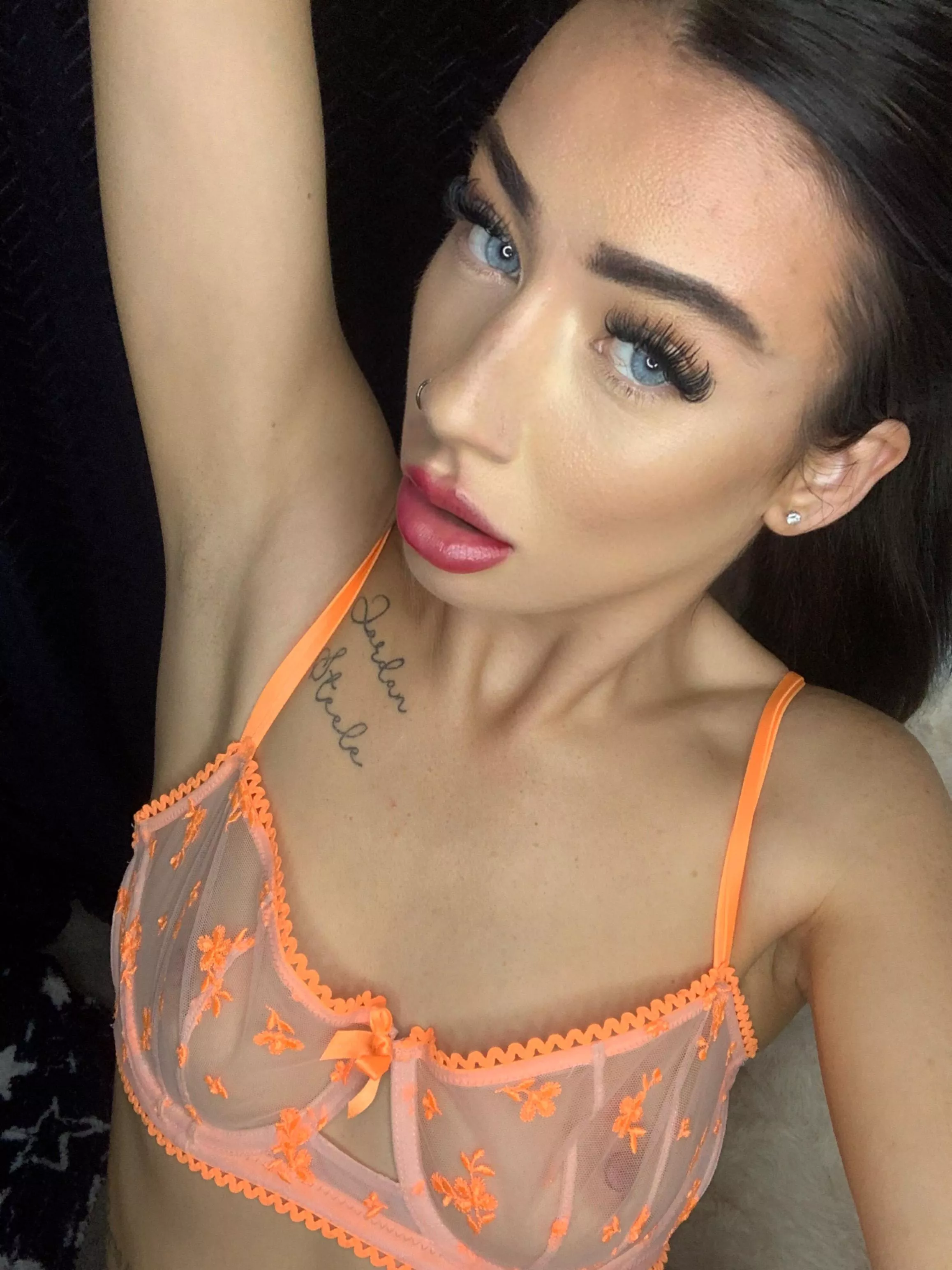 I bet you cant take your eyes off my armpits! posted by OliviaaGoddess