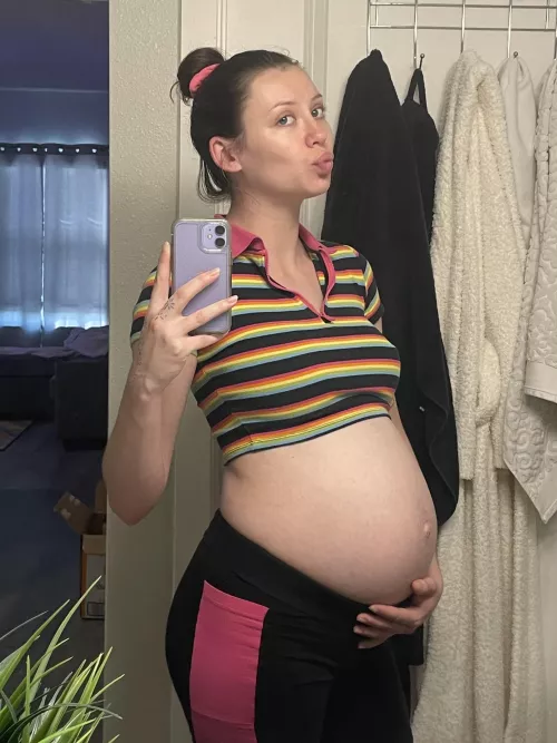 I love wearing crop tops while pregnant by magisomethin