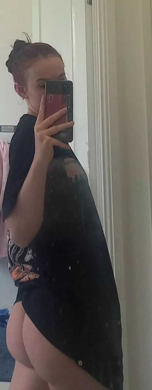 I prefer wearing no panties… it’s more fun that way ;) by SammyZiva