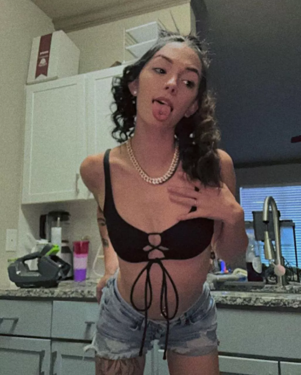 i wanna be your fav brunette posted by babygirl1443