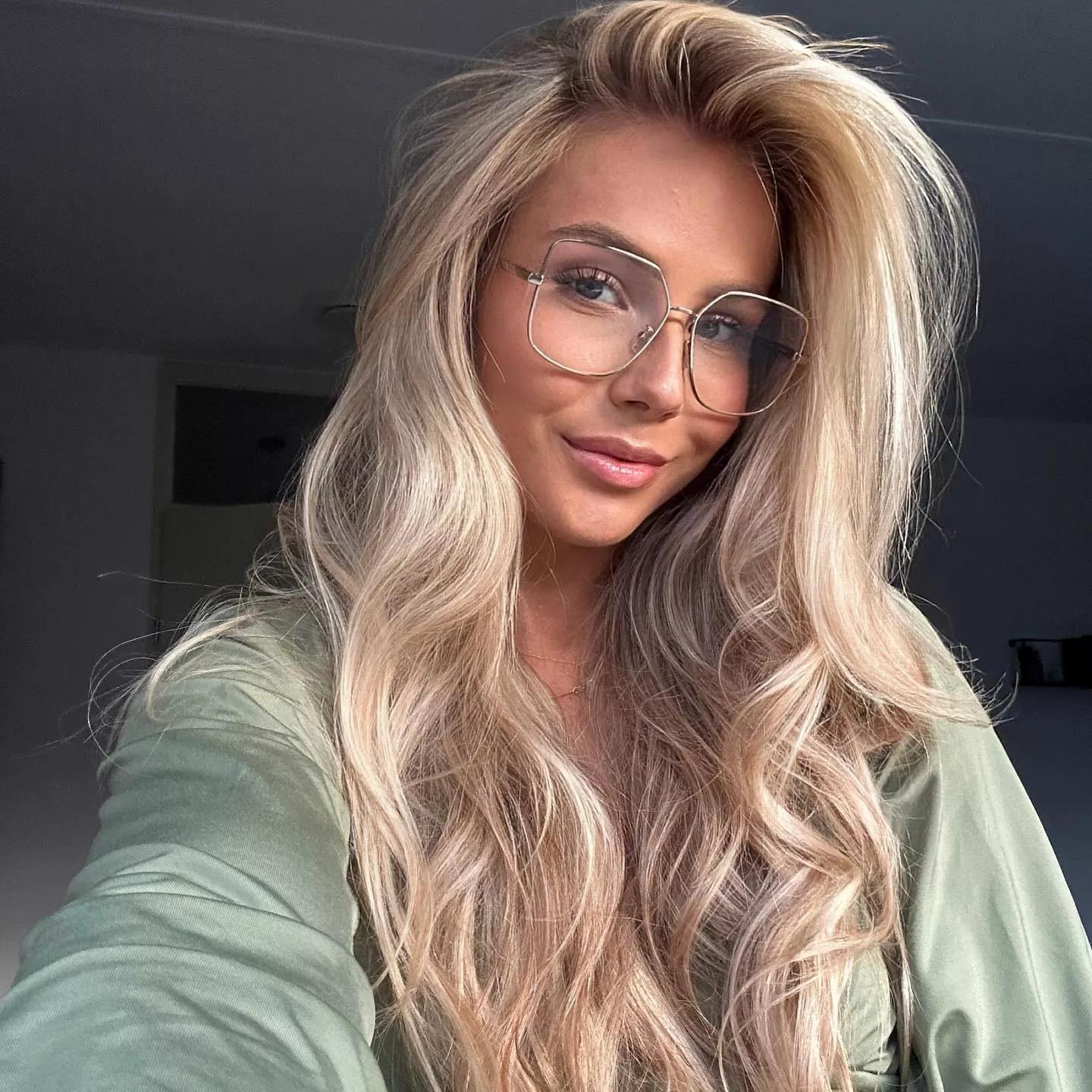 Julie Jansen posted by HonestRunner