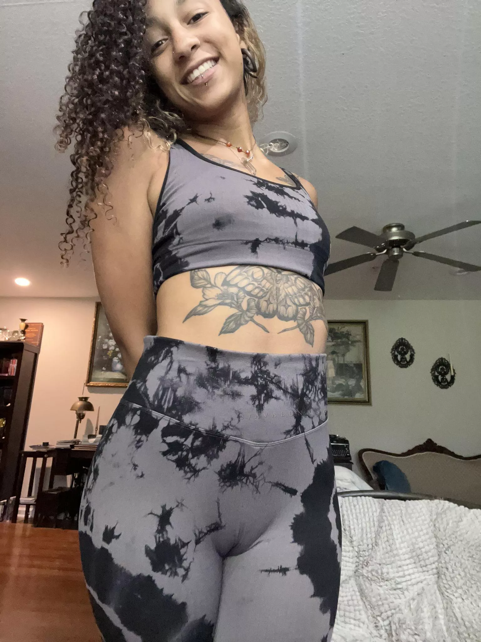 Looking for someone to hug me just as tight as my leggings hug my lips posted by avaluna96_