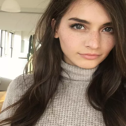 Perfect eyebrows by heavilyquarter80