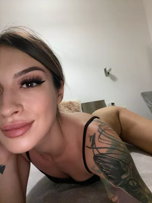 Subscribe now and get a free squirting video😈 by LaurenBabex