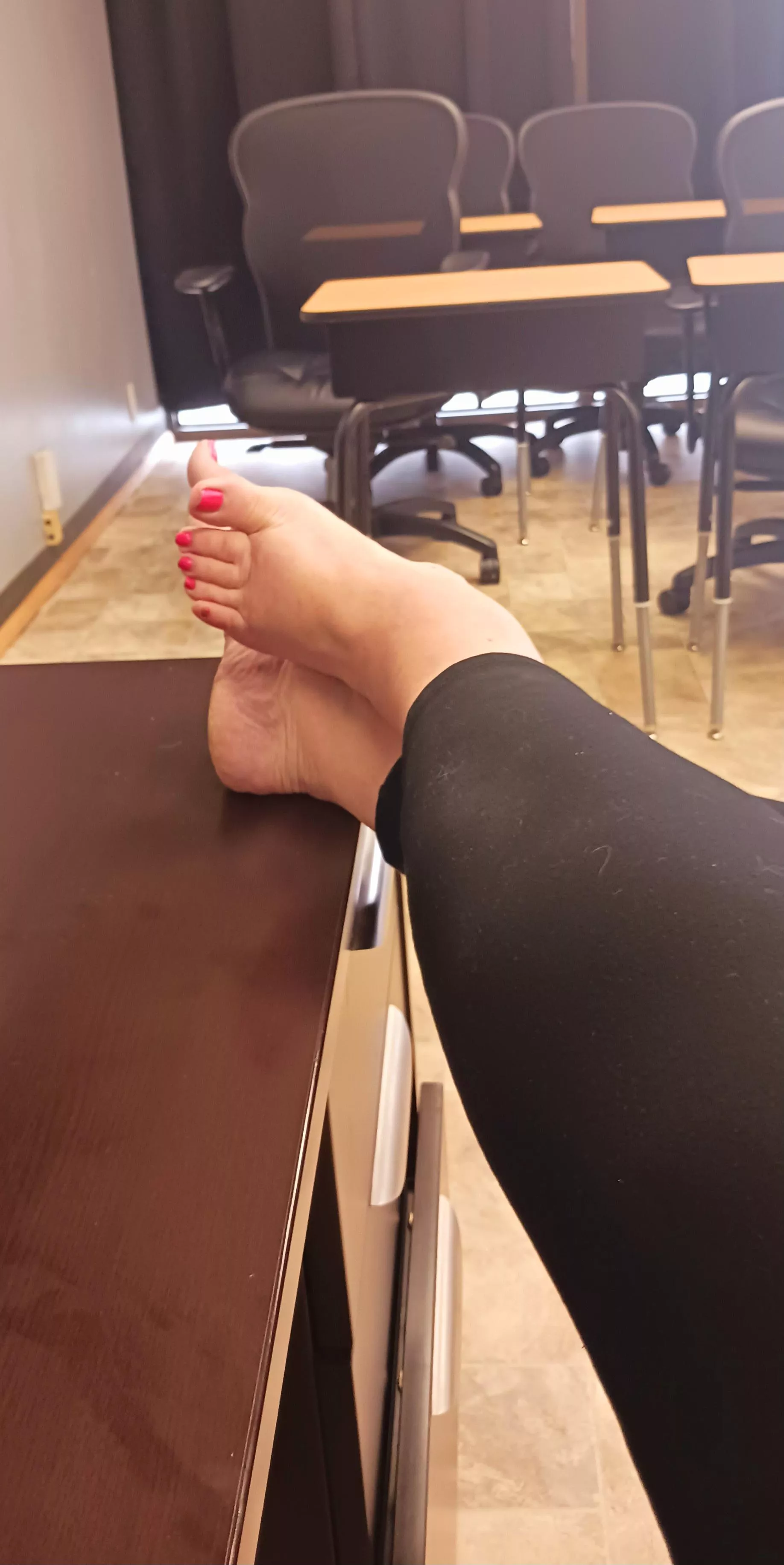 Waiting for next class. #teachfeets posted by archedkurves