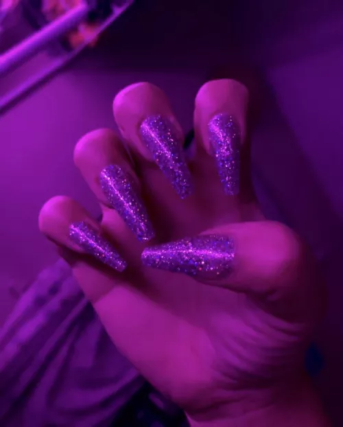 Who needs their back scratched? by Duchess_of_Nails