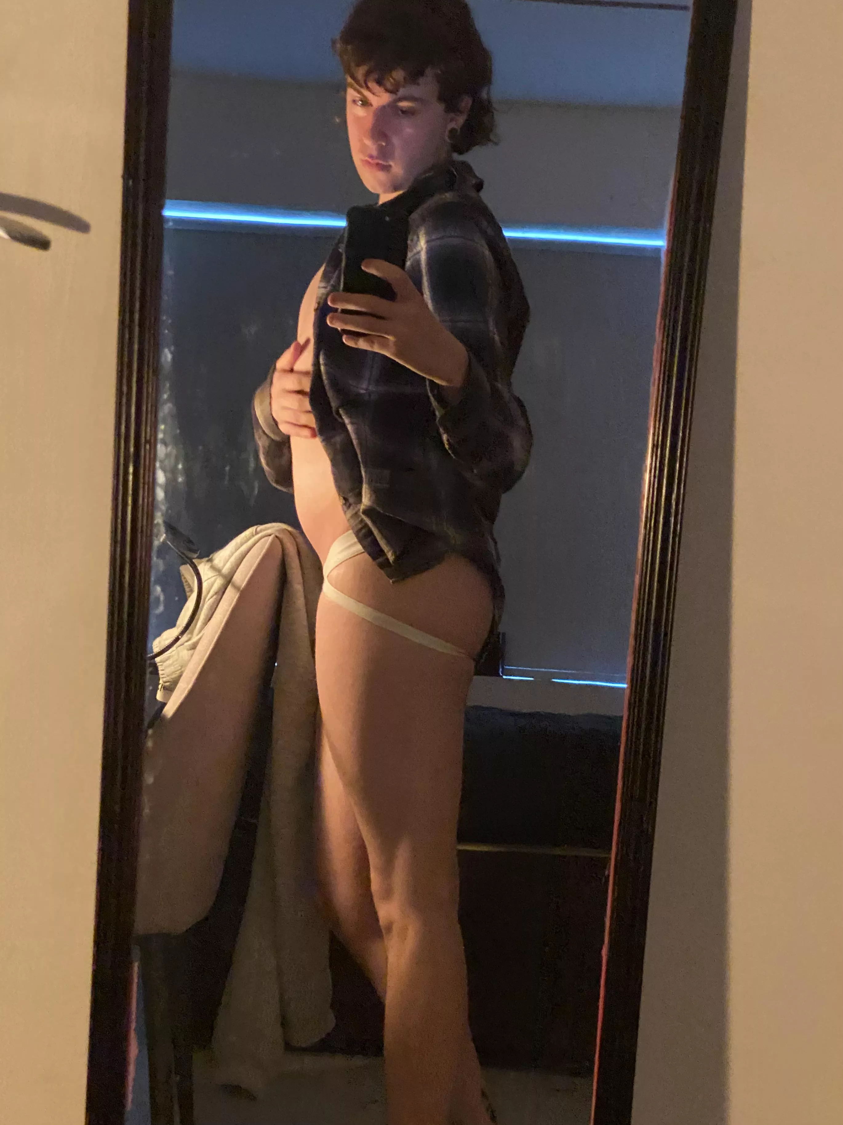 21 , my legs are in so much pain after work I need a massage 😩 posted by Hunguncutson