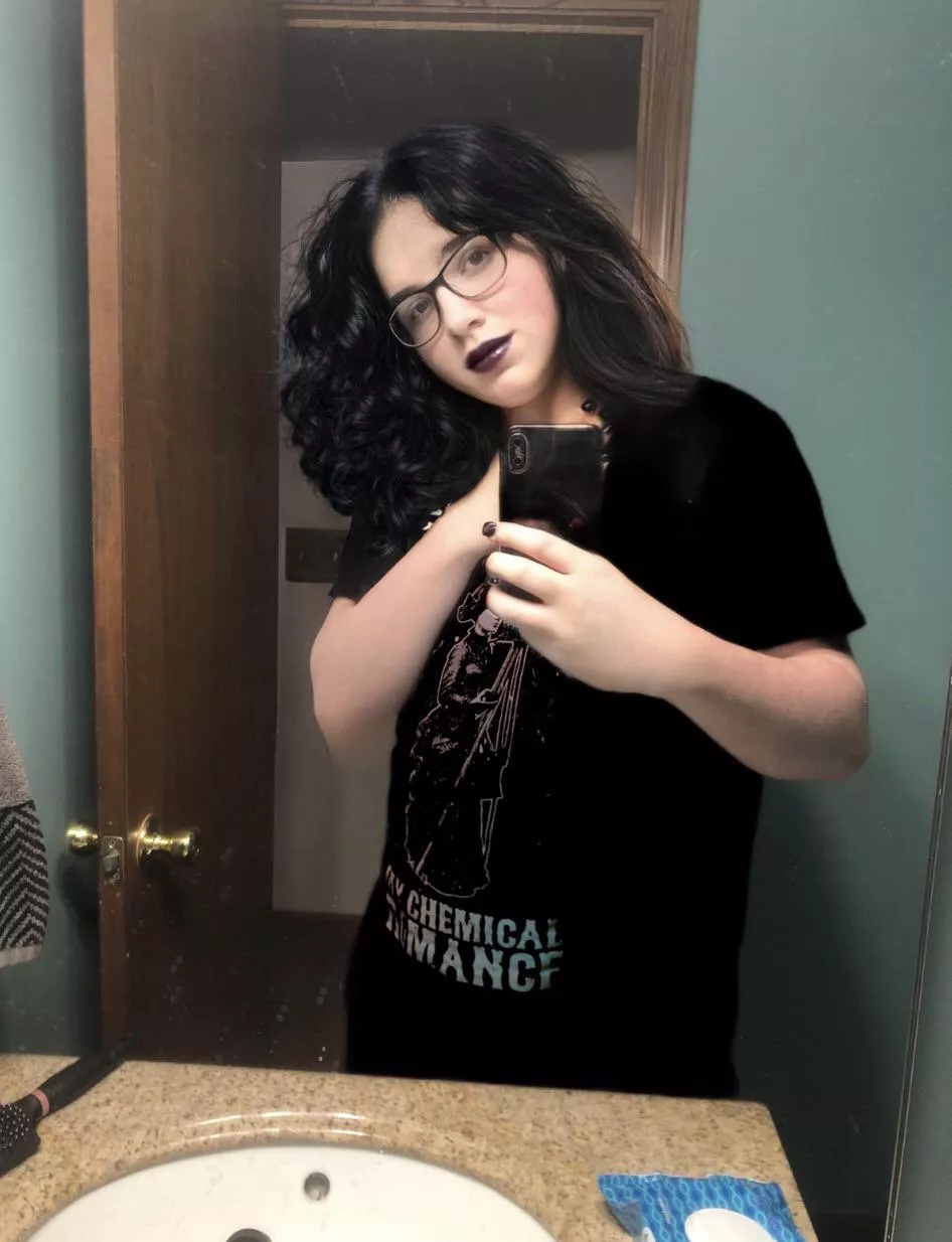 5,1, 18, gonna go for a walk around the city alone at dark! nothing would happen right? posted by DaryantheKitty