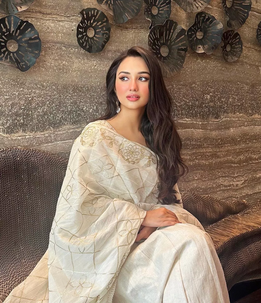 Akanksha Sharma posted by James007BondUK