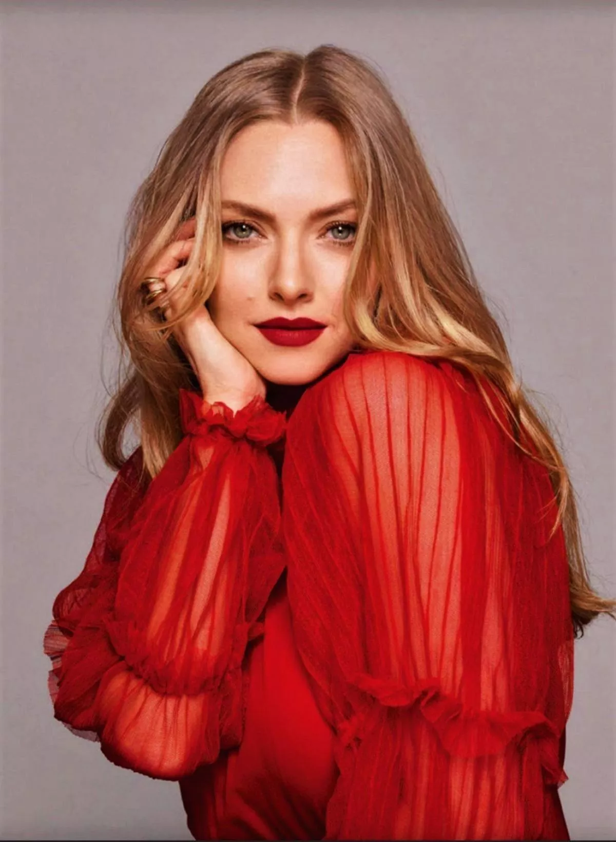 Amanda Seyfried posted by abesster