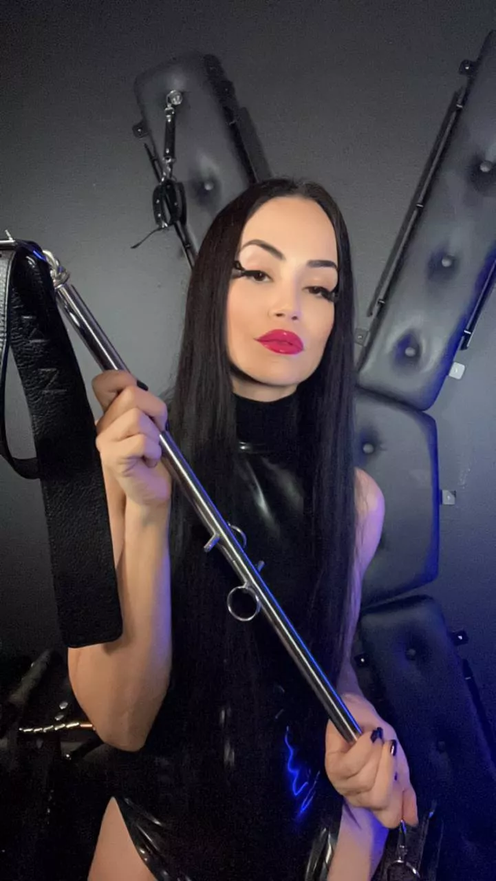 Are you waiting obediently for Naomi's degradation? posted by safesweetdreams