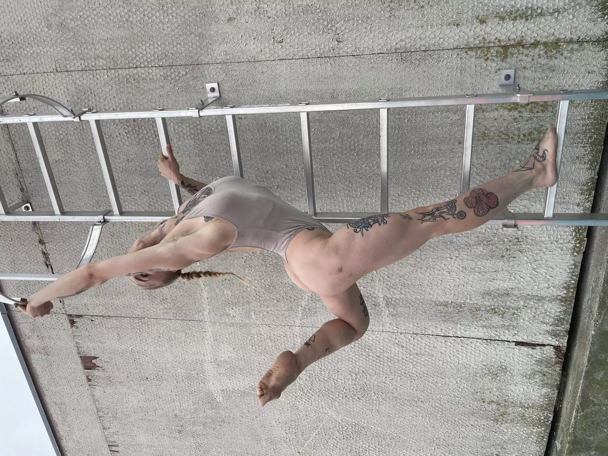 Badass babe with killer ink posted by Cythia_Susa