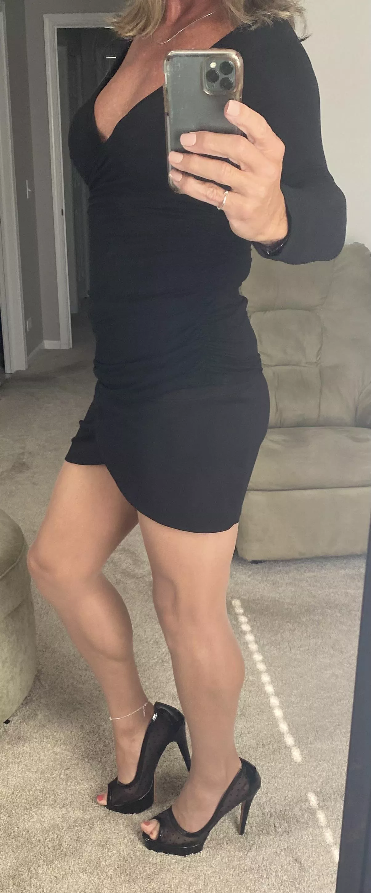 Black heels and lbd 😘 posted by annsmith010285