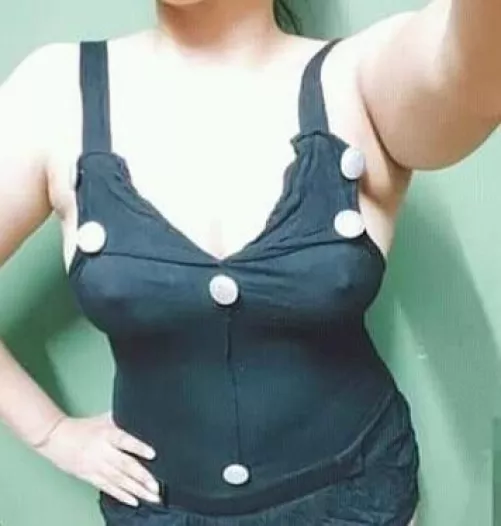 Braless selfie!:) by chaitralikaur2