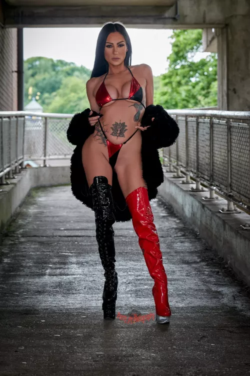 Do you like mommy's new outfit? by creamyvariation