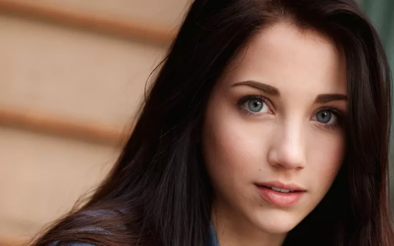 Emily Rudd by bareTomato67
