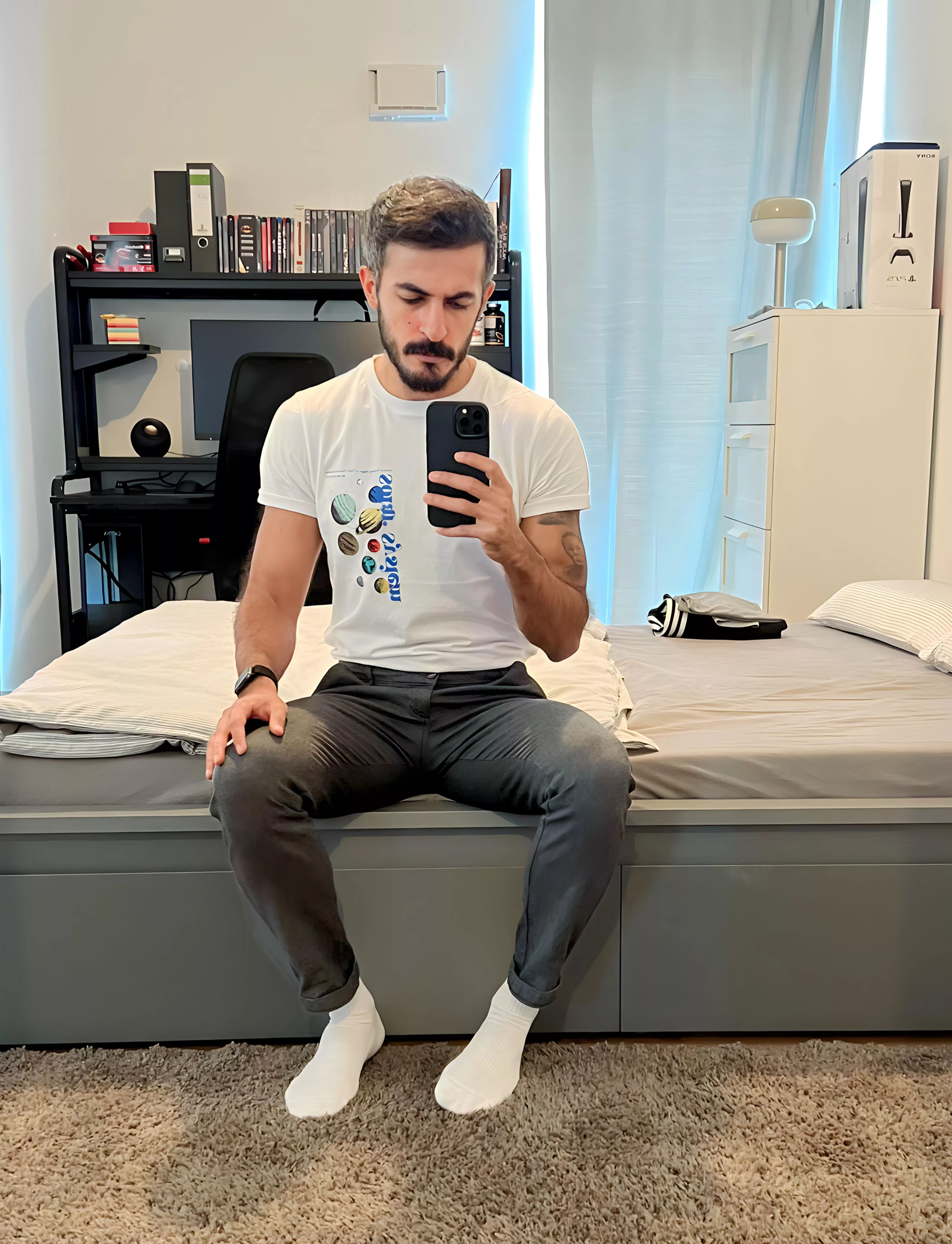 Found another cool way to make selfies. 🤳 posted by hakikigulyabani