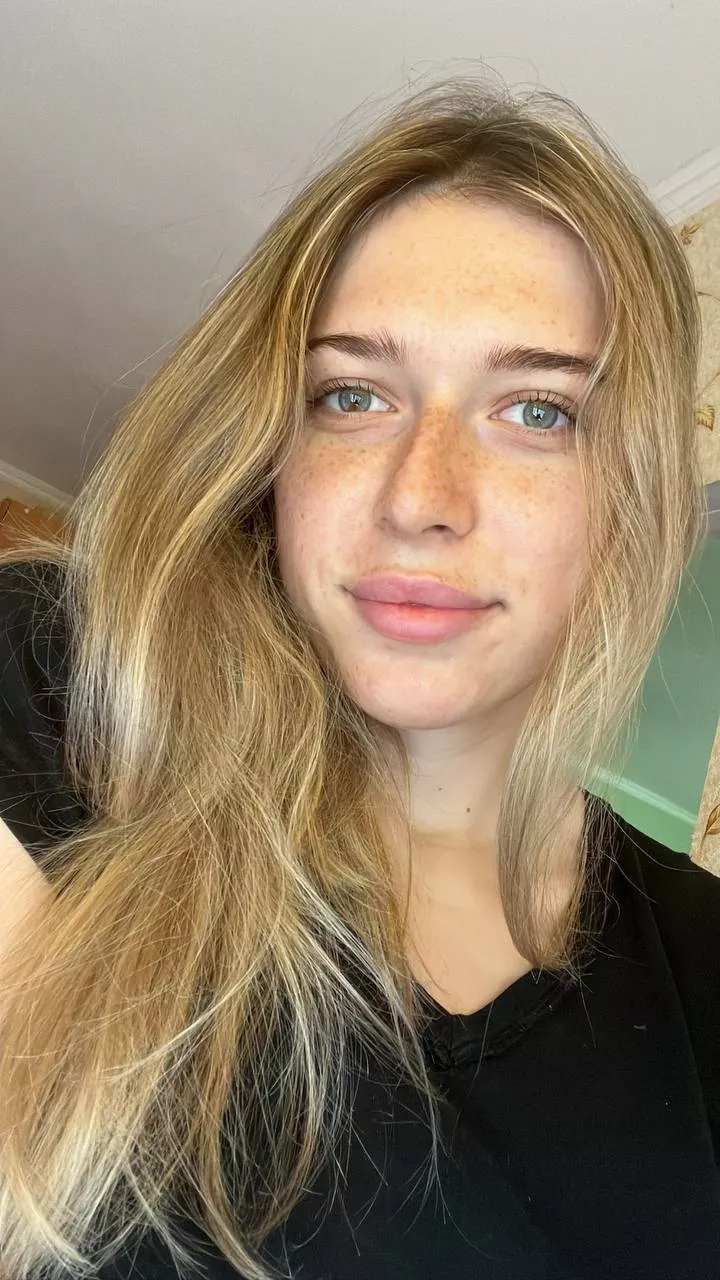 freckled girl from Ukraine posted by bustlingMelon72