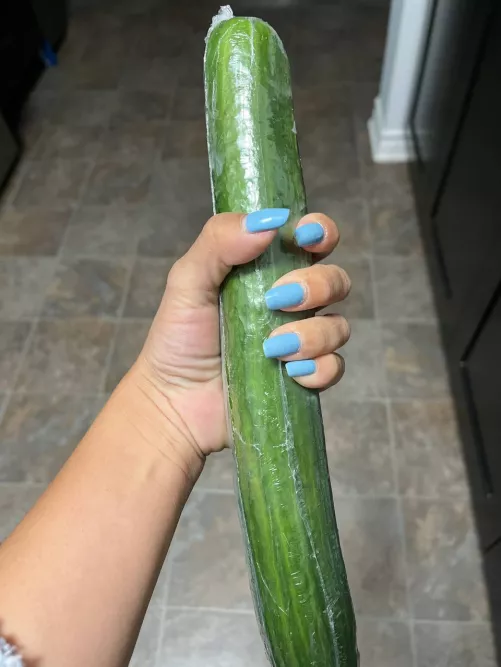 I bet I can make you cuCUMber with my tiny hand...🥴💦 by hazelxnutt