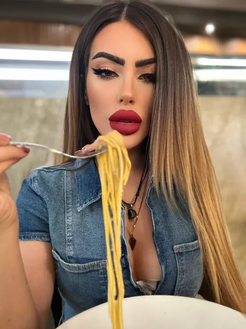 Kiss me bb by leahxtravis