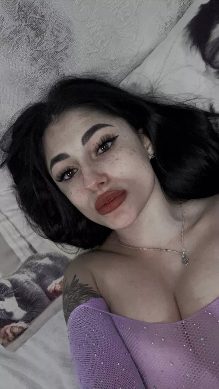 No make-up, just freckles posted by ClydeParks