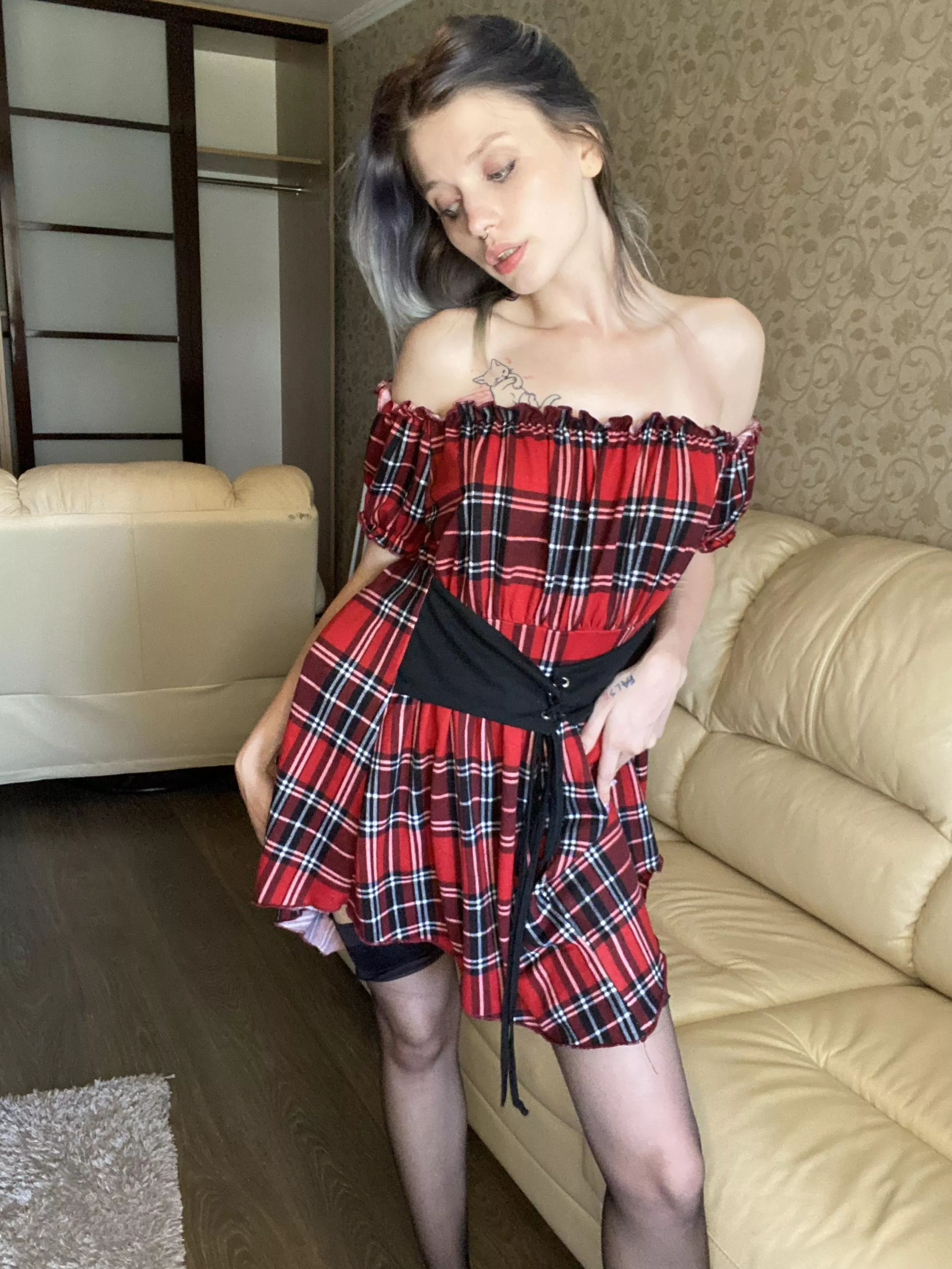 Not too tight to slide off [19f] posted by glamorous_decisive