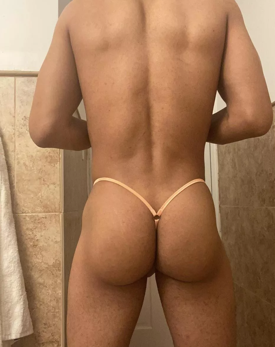 This was my first time wearing a thong . I usually wear Boxers 🩳 posted by Crocodileboy98