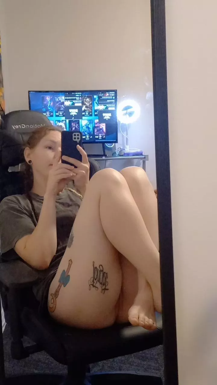 Typically how I game [f] posted by tastyycookieLulu