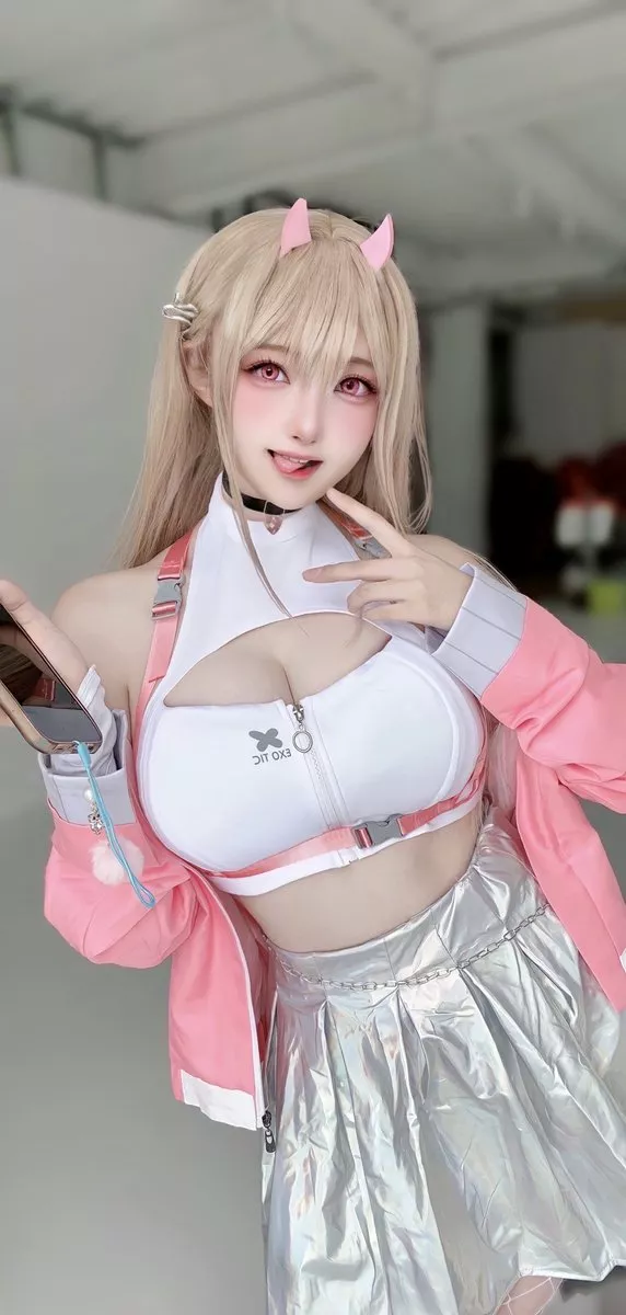 Viper cos by Chocolat_cos0 [Nikke] posted by Br_yantawesame