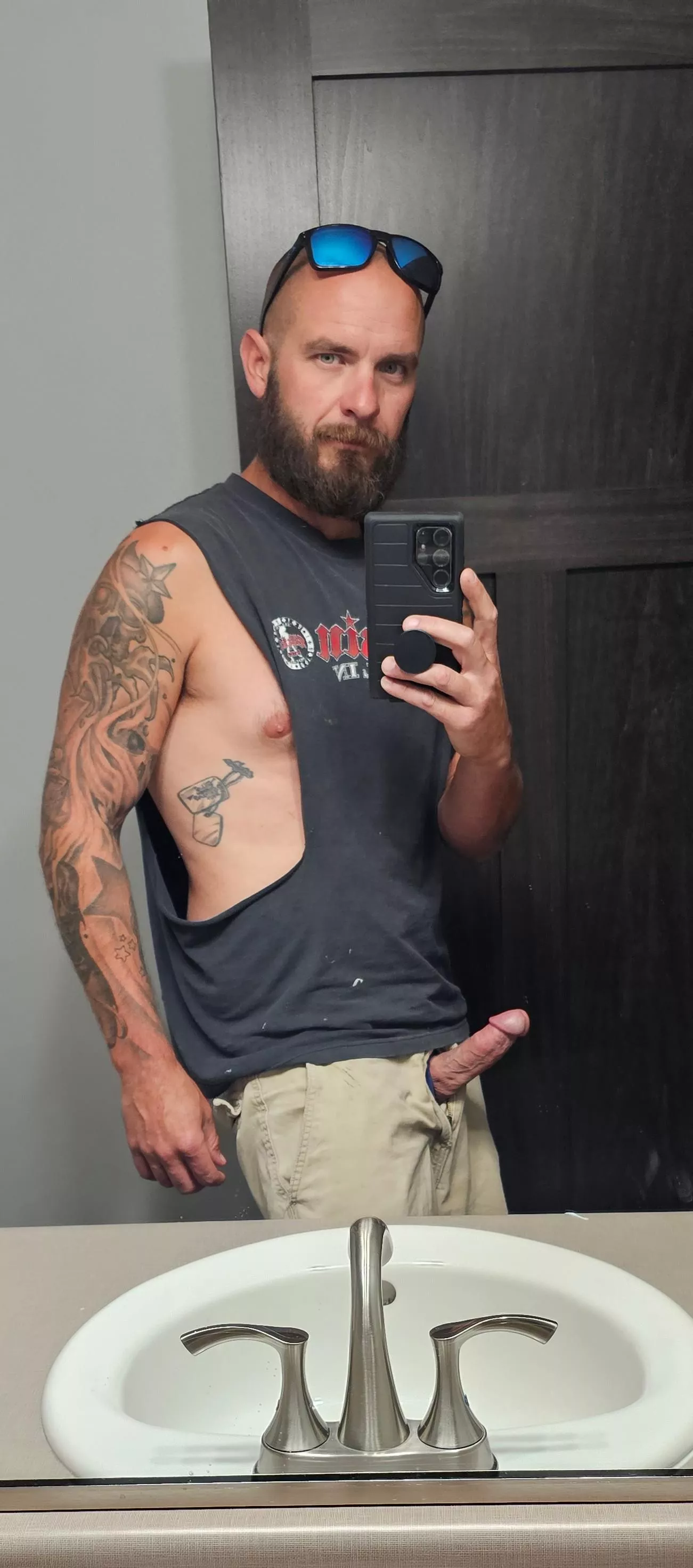 Weekend vibes, wanna play? 😈 posted by Urnextdoorneighbors