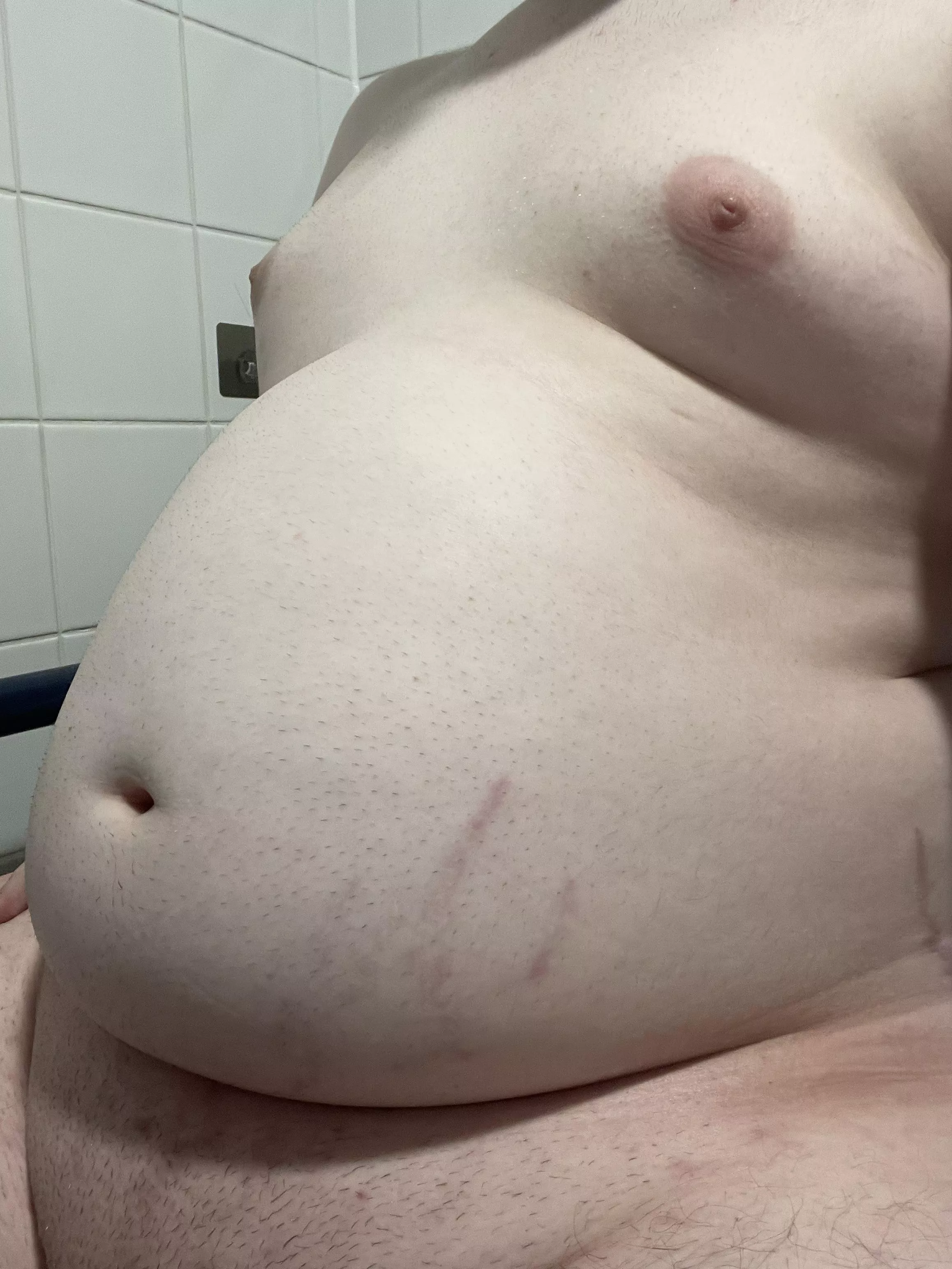 Who wanna play with this fat belly? 😏 posted by chubbybelly22