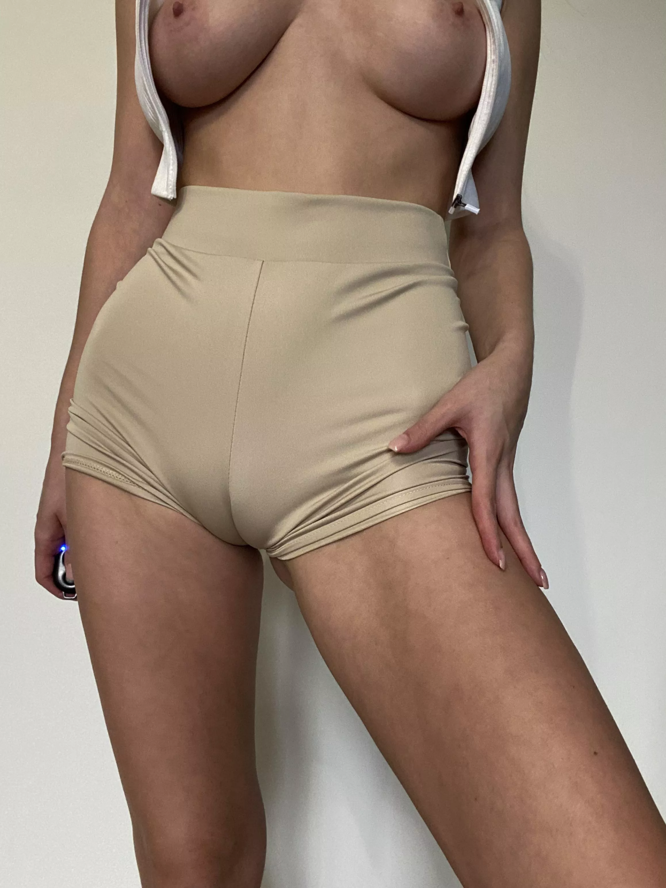 Would you feed this hungry cameltoe? posted by bythss