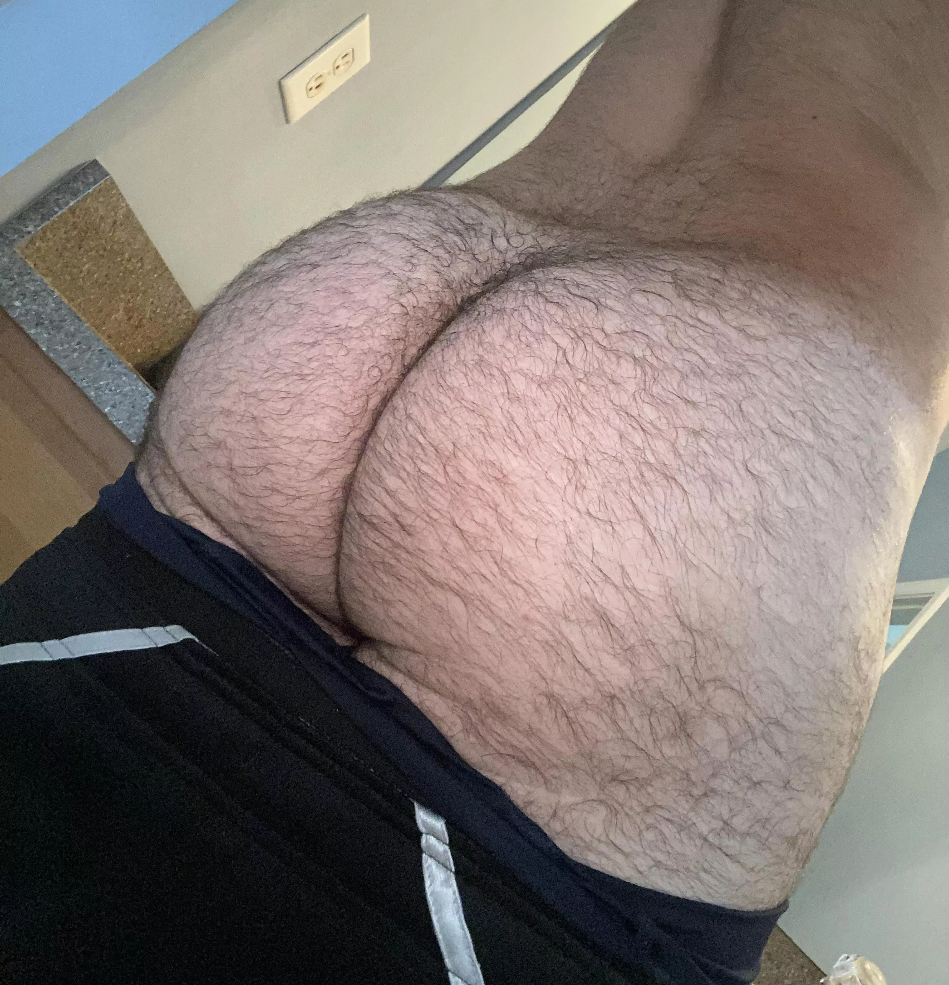 24 in shape DL bottom with a big furry bubble butt. 😏 DM me or add my kikk: ScottKar1 posted by UpsetStructure5120