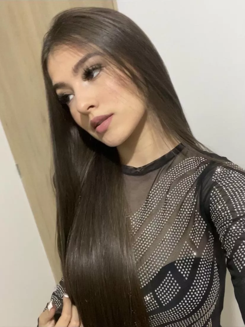 A classy colombian girl posted by Isla_DC