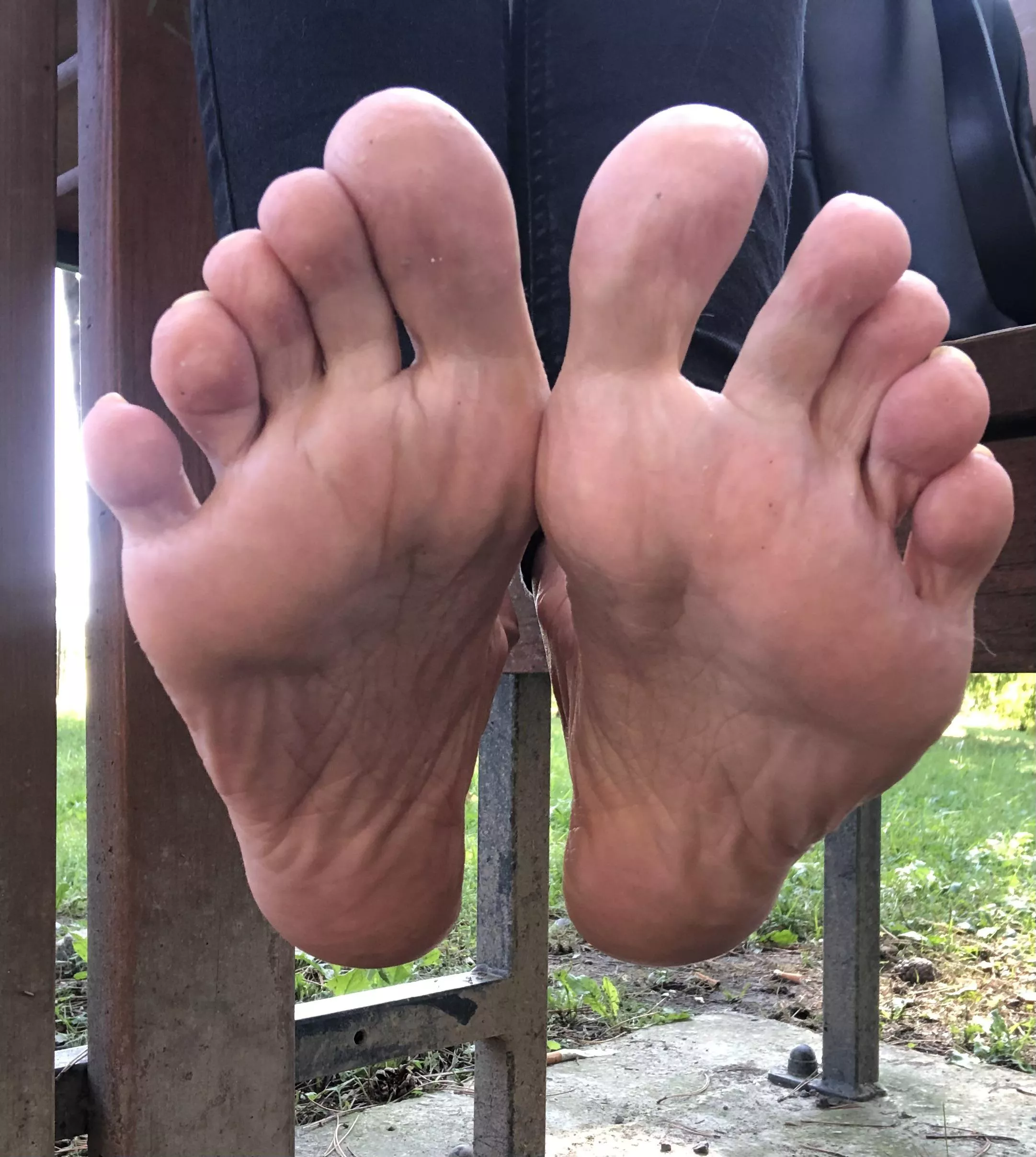Are there any volunteers to clean my soles? posted by albastoes