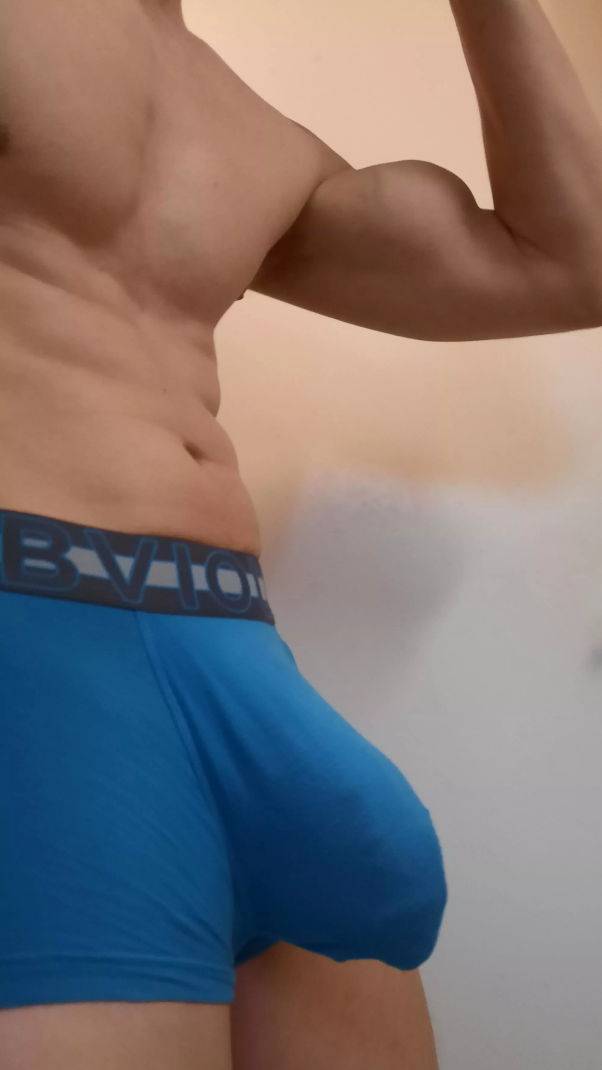 Bulge and flex posted by Low-Fox-3366