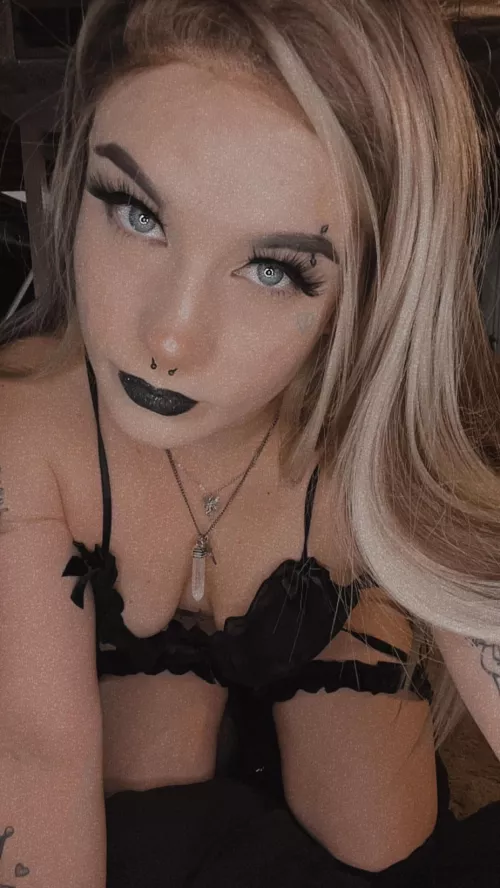 Can I look up at you with my big blue eyes by juneau444