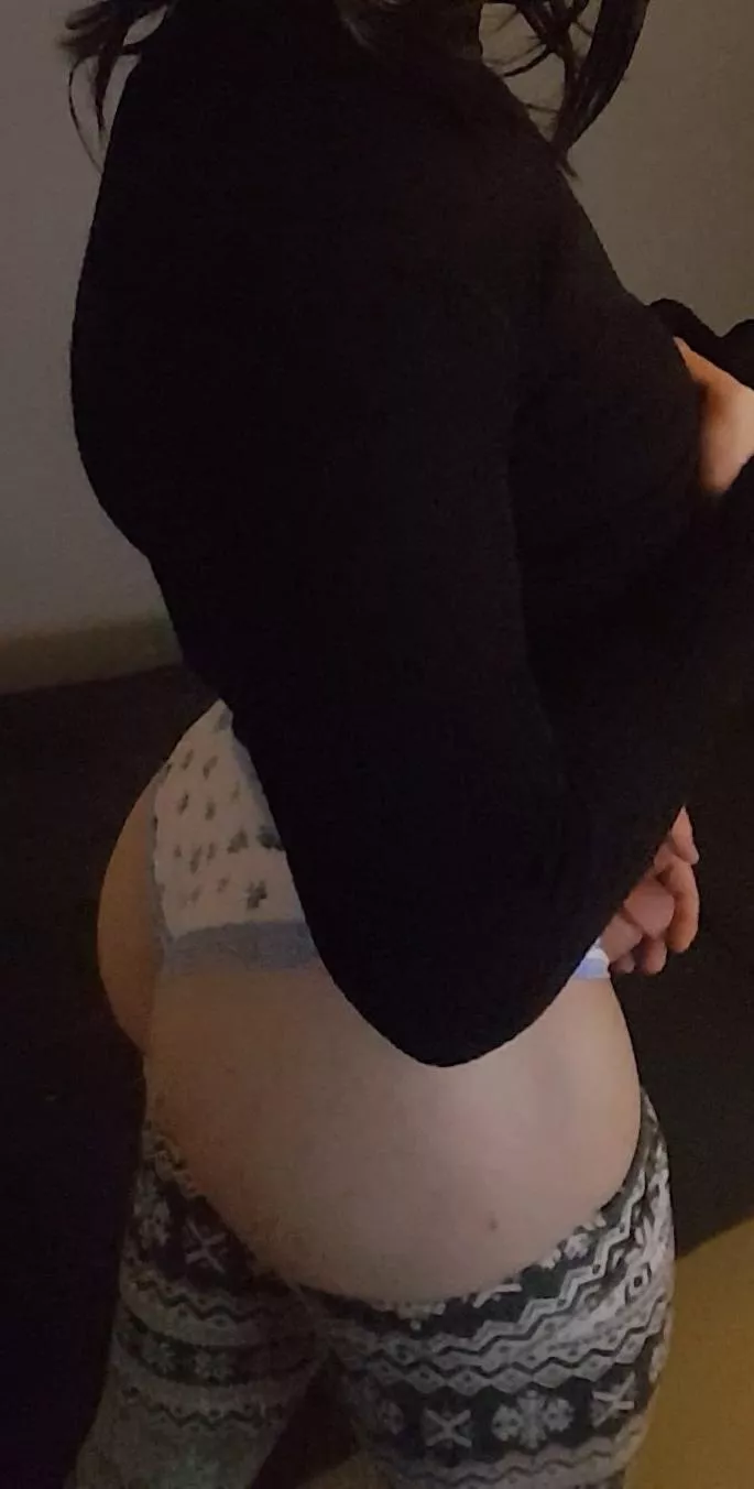 Could I be your GF for the night? 😋 posted by sarahhntr