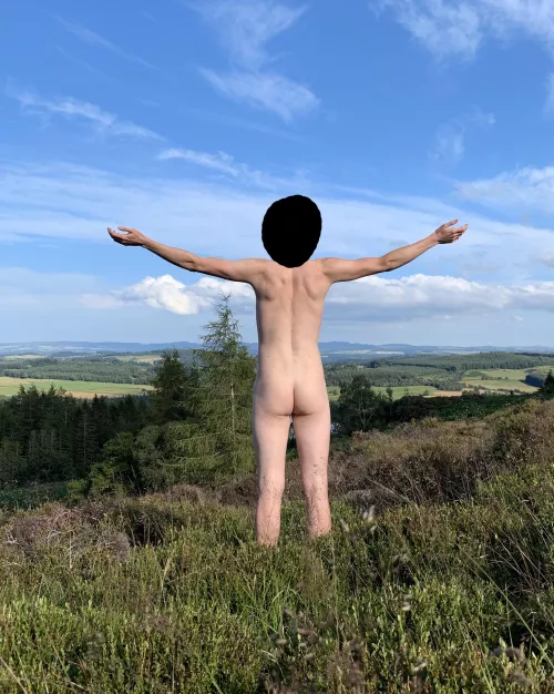 Feeling on top of the world 🙃 by mynakedadventures