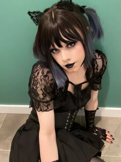 Felt super cute in this look🖤 What do you guys think? by Dry-Apple2493