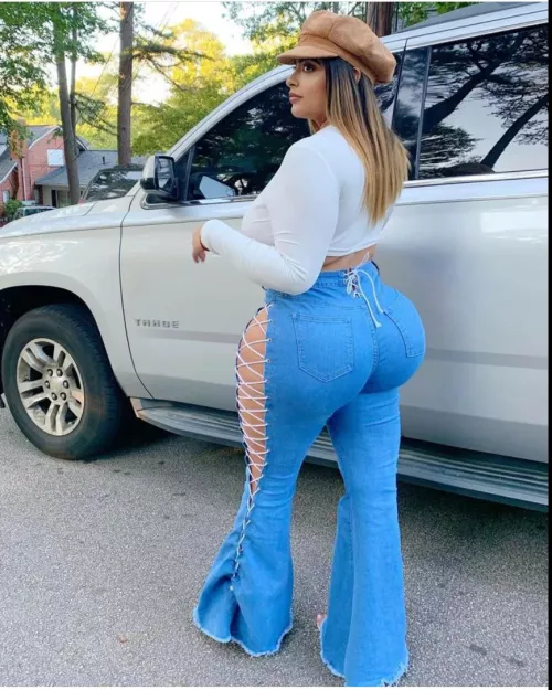 Flared Jean queen 😍 by lowkeyydemon