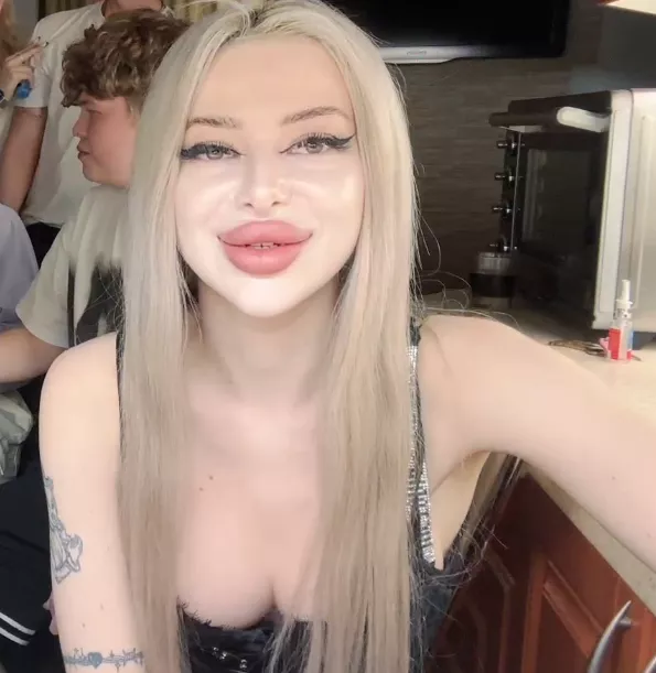 Gorgeous posted by bimbol0ver