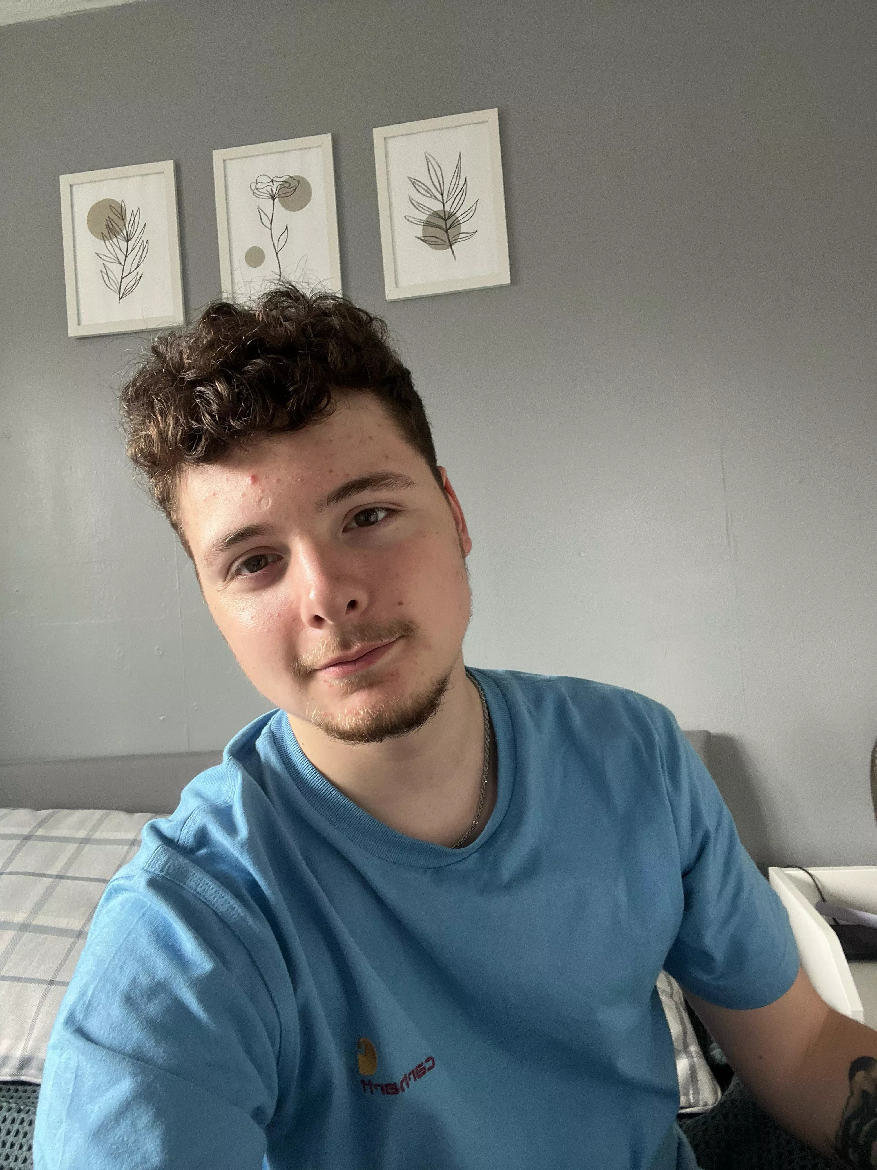 Happy to speak to new people on DMs. Also how old do I loo, guess my age? posted by Ok-Boysenberry5517