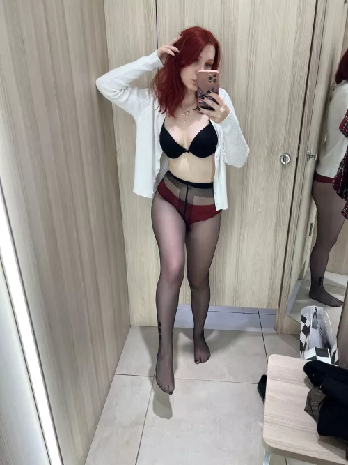 Hello🖤❤️ by ichigo_emaa