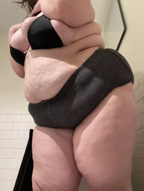 i love how my fat spills out of tight clothing by sleazy-deezy